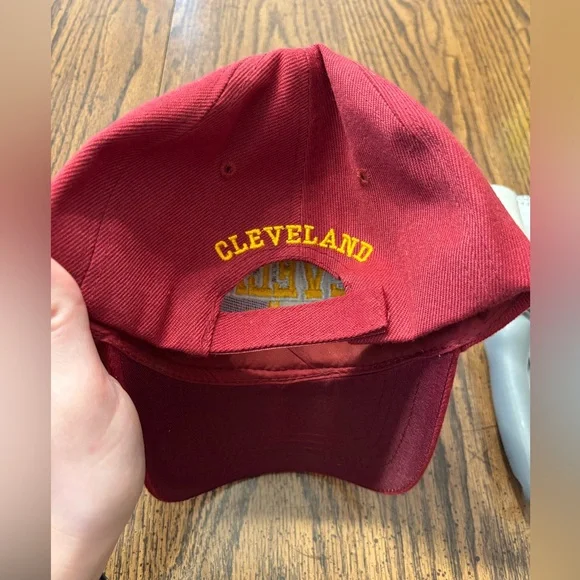 Cleveland Skyline baseball hat/adjustable Velcro OSFM - Picture 4 of 4